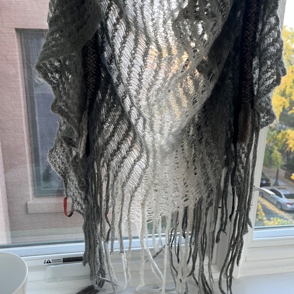 Missoni gray and white wool blend scarf - Picture 8 of 10